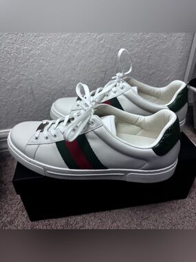 Gucci White Leather Sneakers with Green and Red Web Stripe